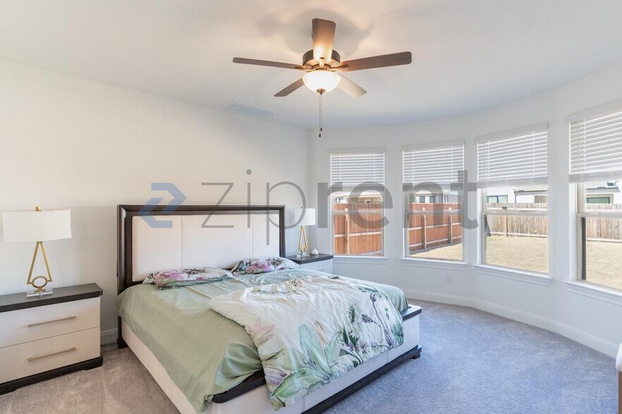 Building Photo - 113 Redonda Dr