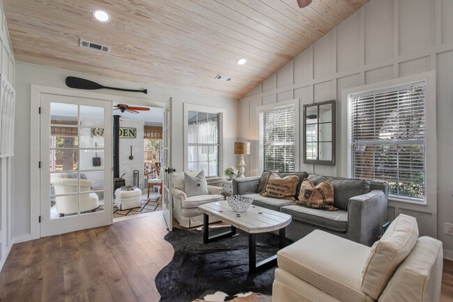 Building Photo - 70 River Oaks Cir