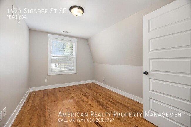 Building Photo - 1424 Sigsbee St SE