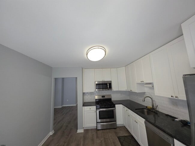 Building Photo - 2 Anchorage Ct