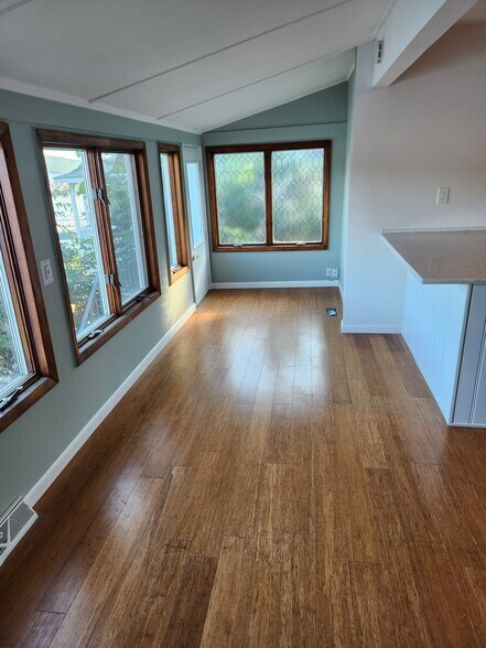 Building Photo - 656 Jersey Ave