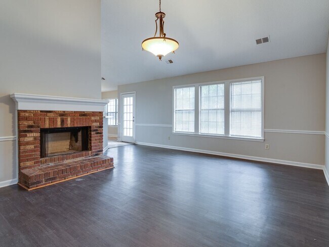 Building Photo - Spacious 3BR/2BA Bartlett rental home in GREAT location!