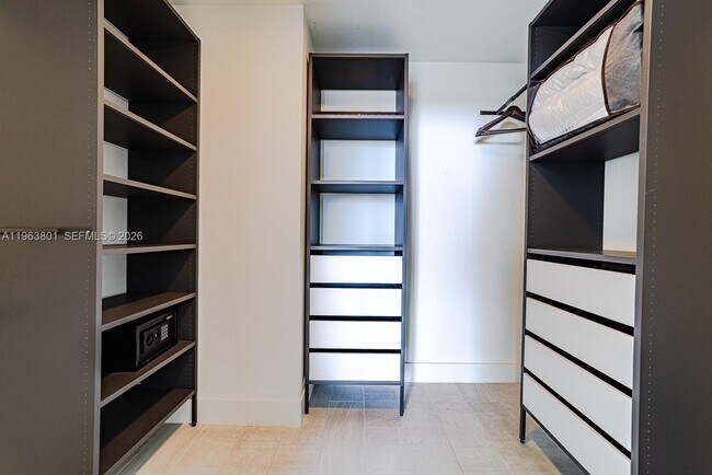 Building Photo - 2000 Metropica Wy