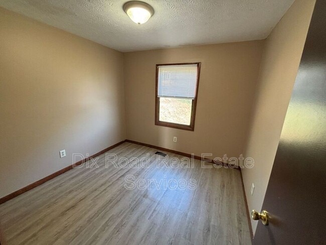 Building Photo - 601 Leo Dr