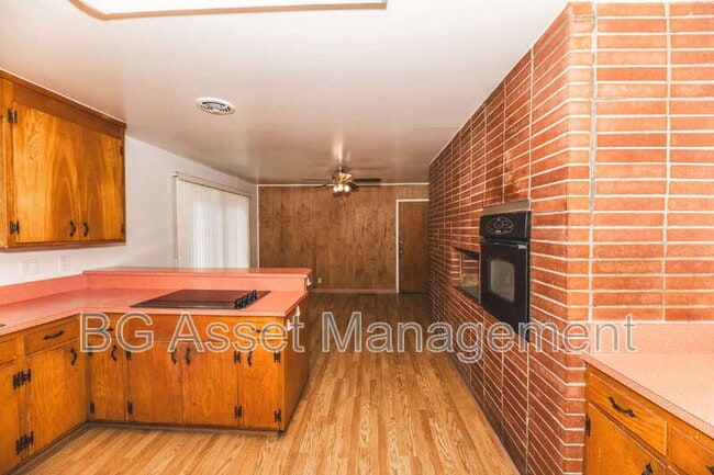 Building Photo - 1011 Manor Rd