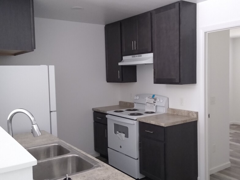 Kitchen - 1129 S Forest Ave