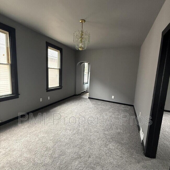 Building Photo - 3127 W Garfield Ave