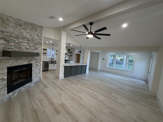 Building Photo - 6026 Willowbend Blvd