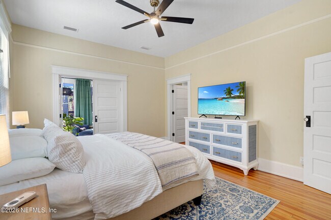 Building Photo - 290 St George St