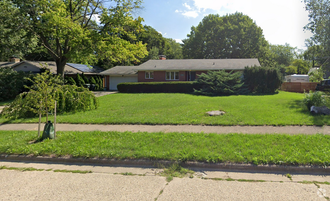 Building Photo - 1708 Pleasant St