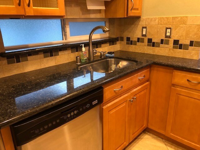 Building Photo - 645 Forest Ave