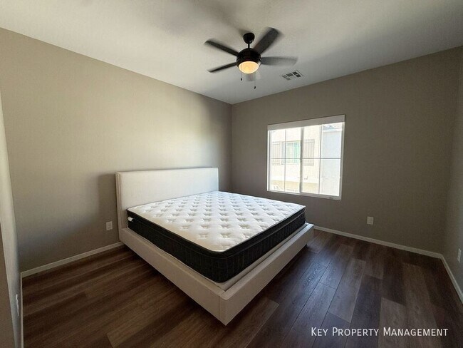 Building Photo - 525 Mossy Cup St