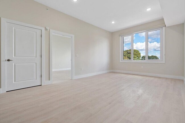 Building Photo - 527 Union Ave