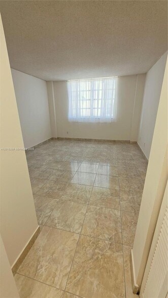 Building Photo - 1849 S Ocean Dr