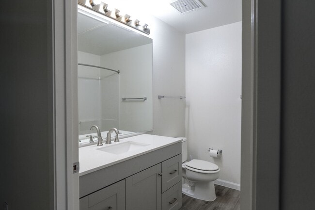 Building Photo - Rarely Available !  Beautiful 3-Bedroom Corner Unit – Pet Friendly & Spacious!