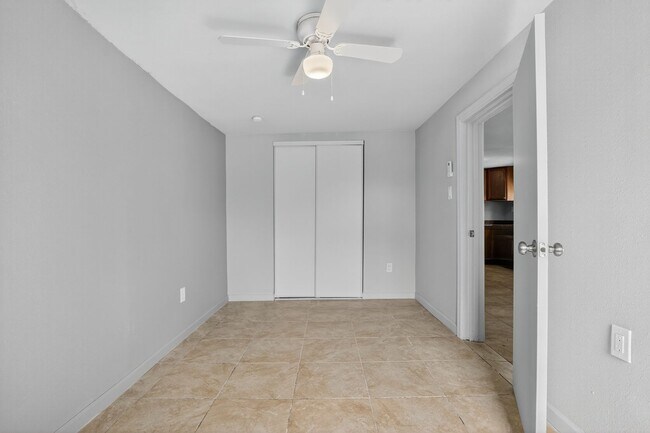 Building Photo - 1410 S 24th Ave