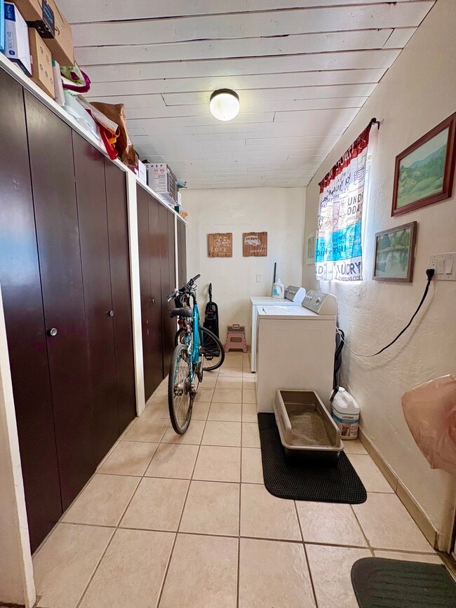 Building Photo - 2248 Matthew Ave