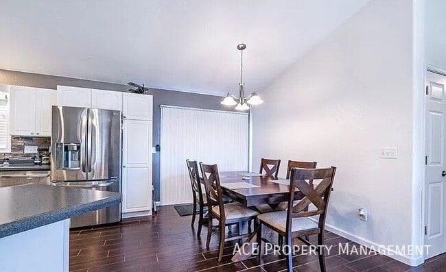 Building Photo - 112 Viking Dr