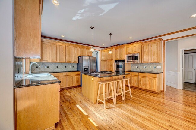 Building Photo - 4 bed 3 bath plus bonus room in Bothell