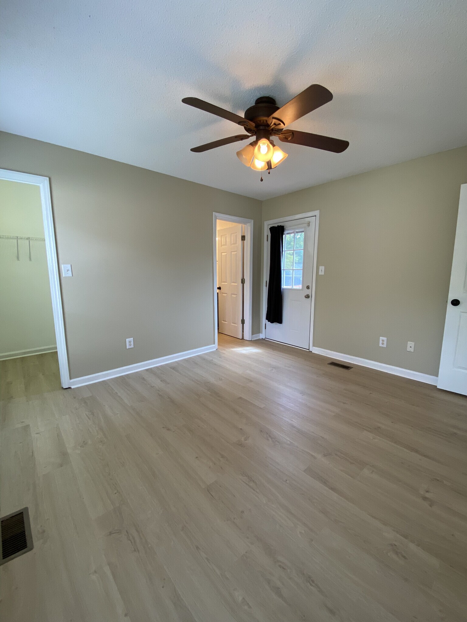 Building Photo - 3 Forest Creek Dr