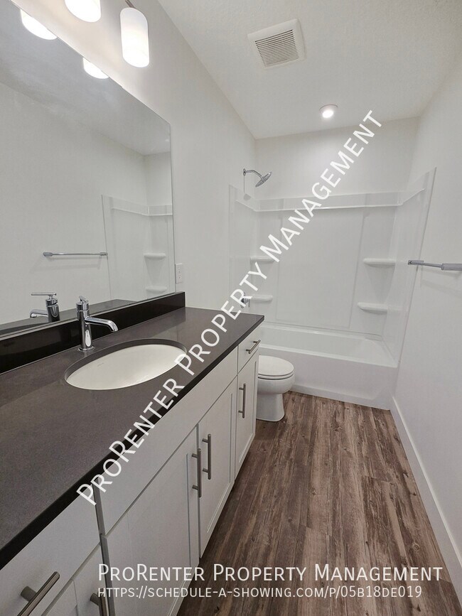 Building Photo - 3111 S Edgewater Cv