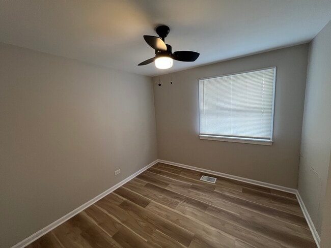 Building Photo - 4813 W 102nd St