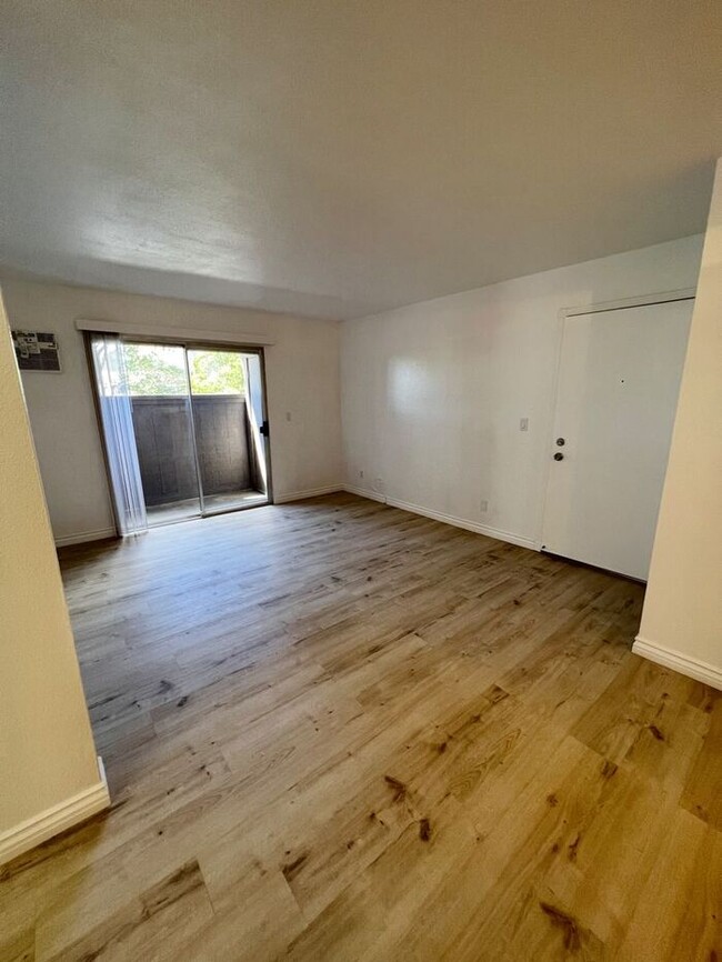 Building Photo - Updated 3 Bed/2 Bath Condo in San Marcos!