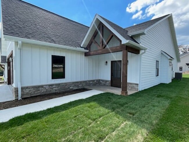 Building Photo - New Construction 3bd/2ba duplex Available ...