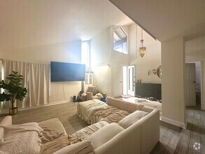 Building Photo - Spacious 4-Bedroom Home for Lease in Desir...