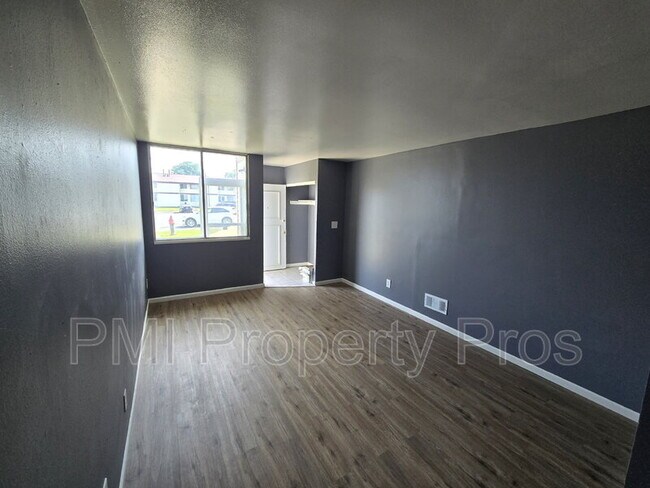 Building Photo - 8842 N 95th St