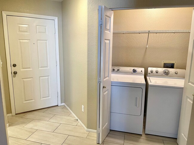 Building Photo - Hidden Gem in Gated Community - Summerlin