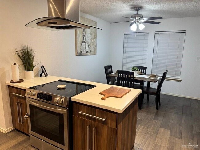 Building Photo - 17 Highland Park Ave