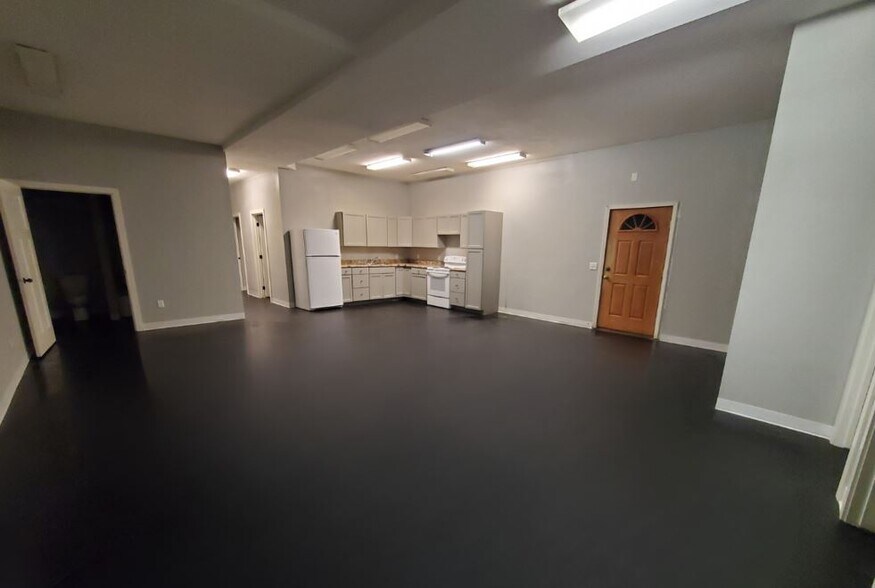 Building Photo - 1121 Roth Ln
