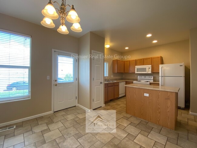 Building Photo - 7668 Sandy Springs Point