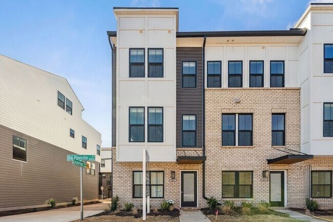 Building Photo - High-End 2BR Townhome | Rooftop Terrace + 2-Car Garage | 24-Unit Community