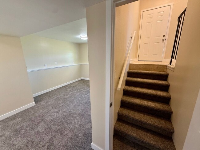 Building Photo - Great 3 bedroom 2 bath Home with Attached Garage in North Fort Collins, CO -  Newly Updated with ...