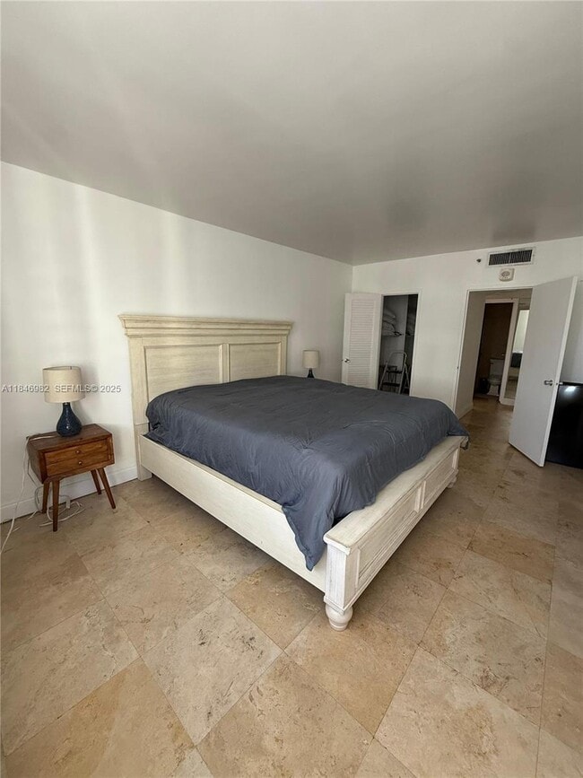 Building Photo - 100 Lincoln Rd