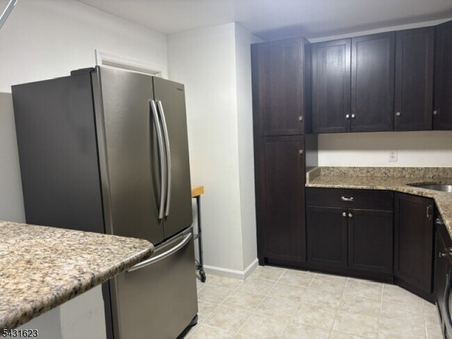 Building Photo - 392 College Dr