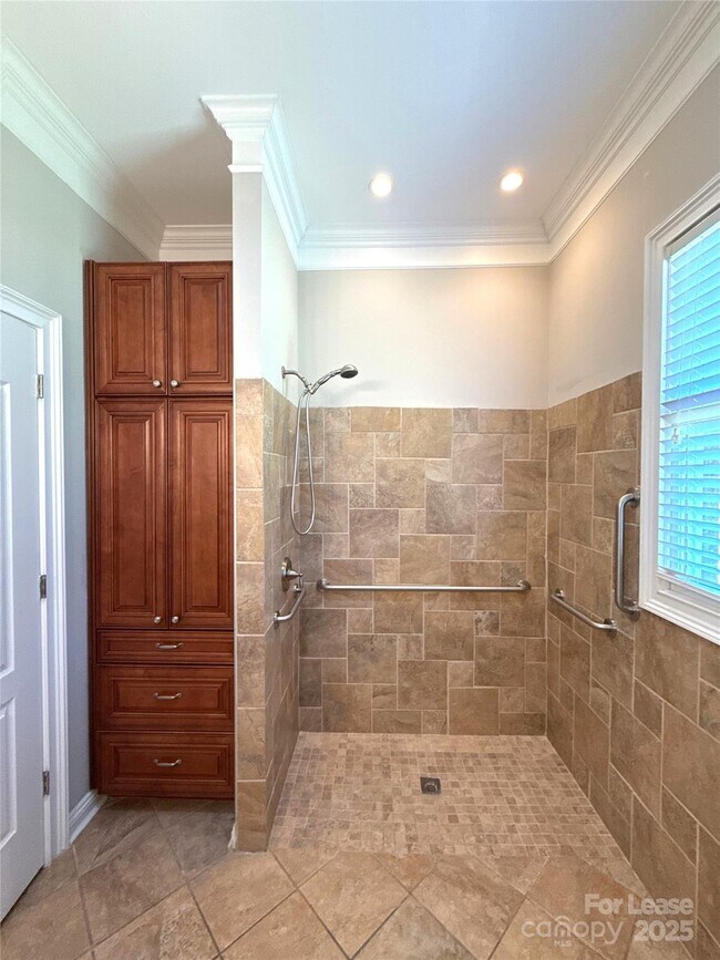 Building Photo - 14019 Thompson Rd