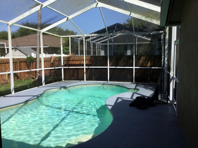 Building Photo - 2408 Groveway Dr