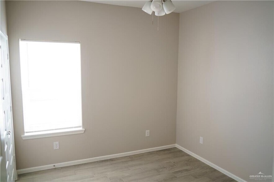 Building Photo - 1608 Canelo Dr