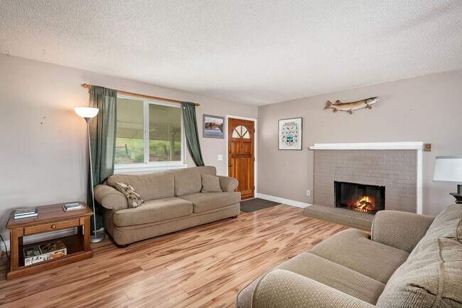 Building Photo - Beautiful Home on 3.5 Acres in Parker