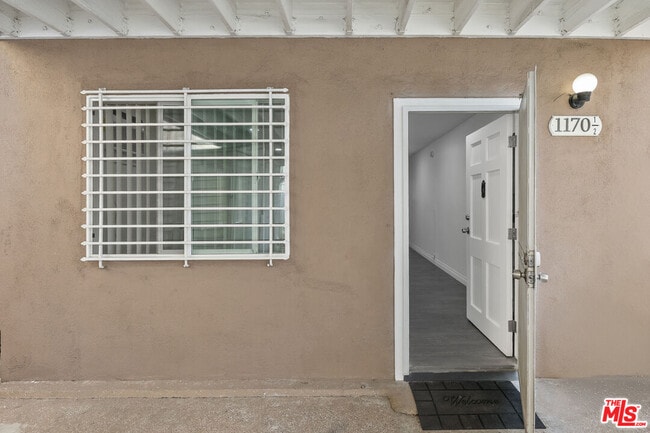 Building Photo - 1170 N Bronson Ave