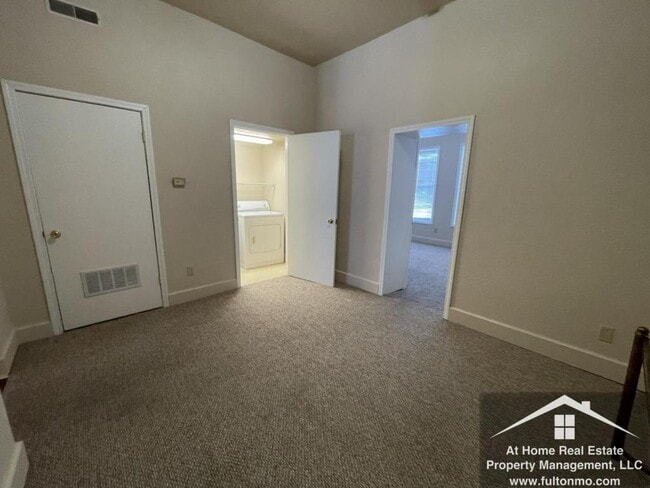 Building Photo - 518 Court Street, Apartment A