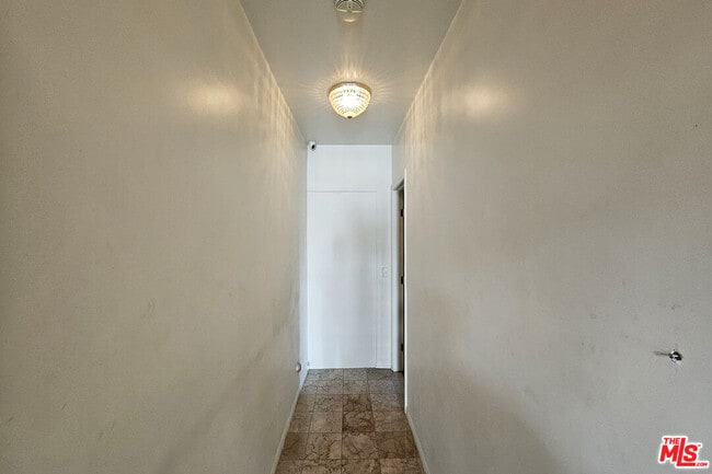 Building Photo - 302 N Griffith Park Dr