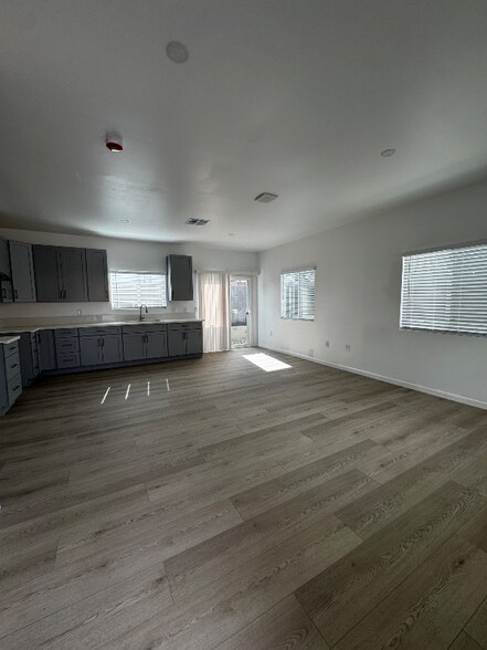 Building Photo - 987 Tepee Ln