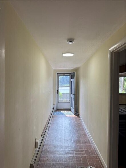 Building Photo - 28 Lakeside Dr