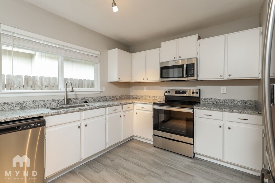 Building Photo - 8306 Pine Meadow Dr