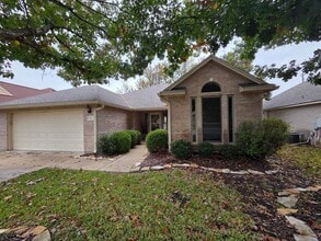 Building Photo - FOR LEASE!!