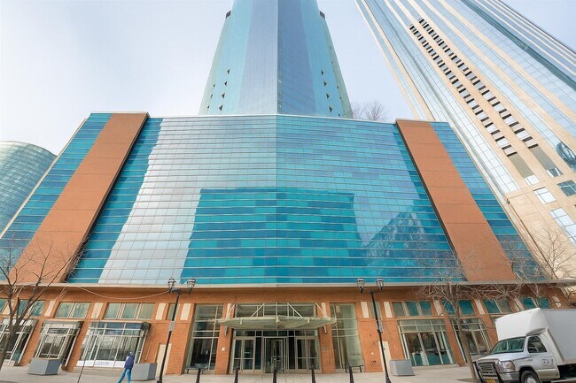 Building Photo - 77 Hudson St